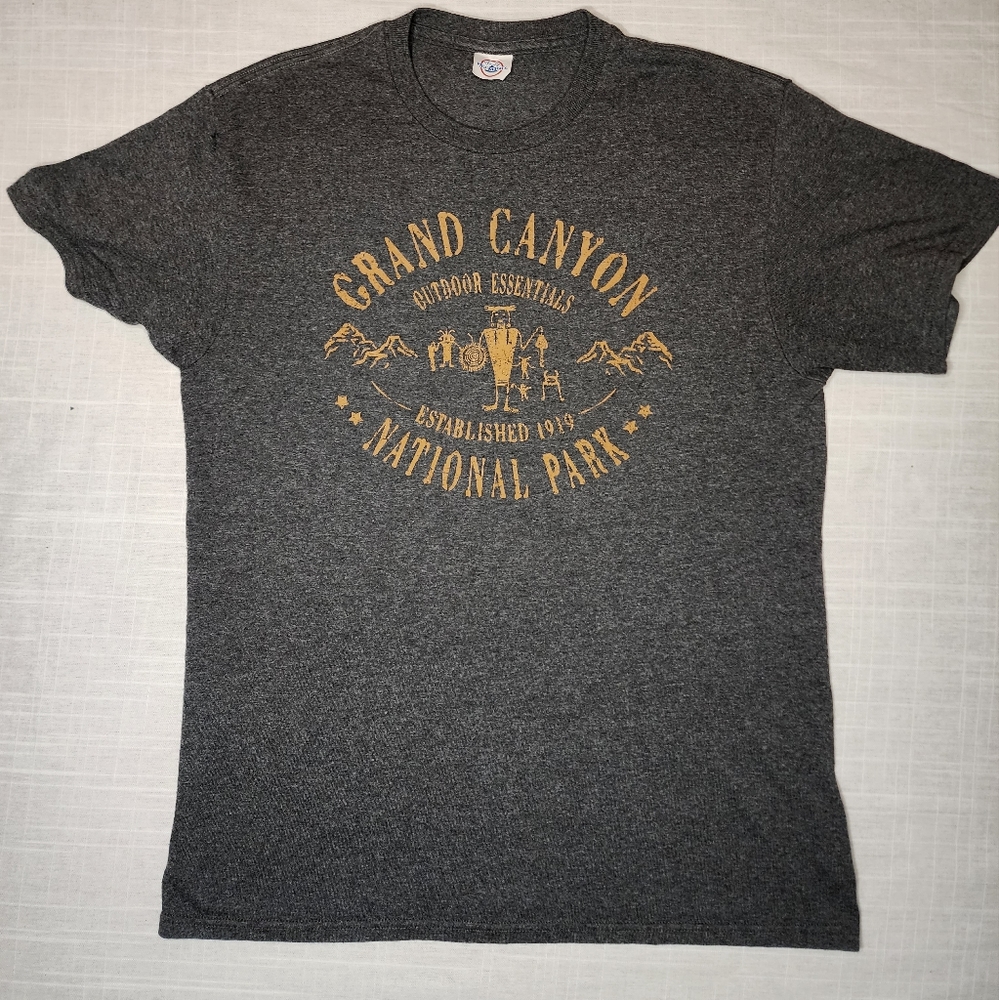 Grand Canyon Short Sleeve Graphic Tee Size  M